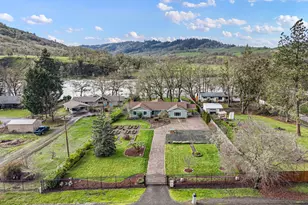 692 Echo Dr, Roseburg, OR 97470 - Photo 1