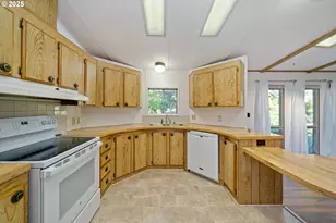 1057 NE 12th Ave, Rockaway Beach, OR 97136 - Photo 11