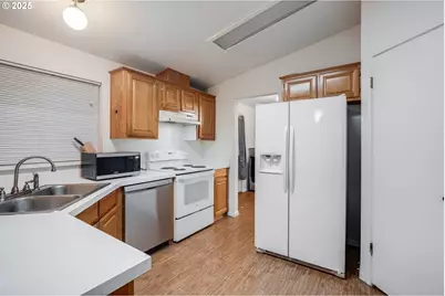 3921 Pacific Cir, Hubbard, OR 97032 - Photo 11