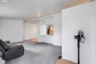 3921 Pacific Cir, Hubbard, OR 97032 - Photo 3