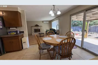 2047 Orr Ln, Eugene, OR 97405 - Photo 9
