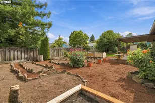 2047 Orr Ln, Eugene, OR 97405 - Photo 35