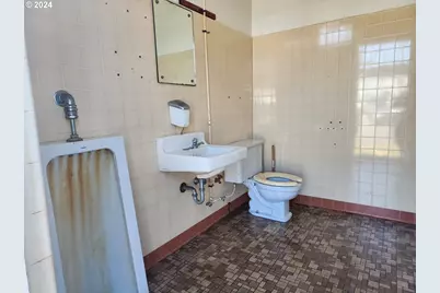 311 6th St, Port Orford, OR 97465 - Photo 23