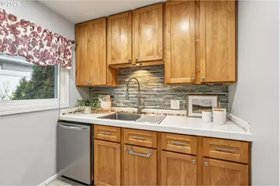 12905 SW Walker Rd, Beaverton, OR 97005 - Photo 13