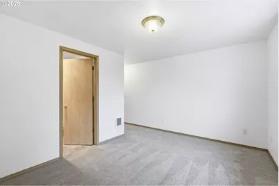 442 SE 4th St, Troutdale, OR 97060 - Photo 29