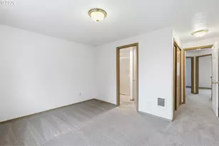 442 SE 4th St, Troutdale, OR 97060 - Photo 27