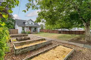 9704 SE Reedway St, Portland, OR 97266 - Photo 29