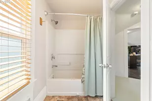 9704 SE Reedway St, Portland, OR 97266 - Photo 25