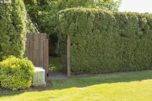 13725 NE Fremont Ct, Portland, OR 97230 - Photo 39
