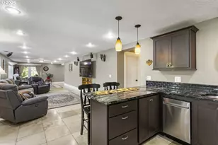 13725 NE Fremont Ct, Portland, OR 97230 - Photo 33