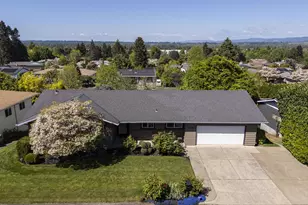 13725 NE Fremont Ct, Portland, OR 97230 - Photo 3