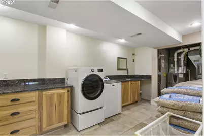 13725 NE Fremont Ct, Portland, OR 97230 - Photo 29