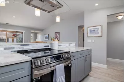 1205 E Johnson Ct, Newberg, OR 97132 - Photo 13