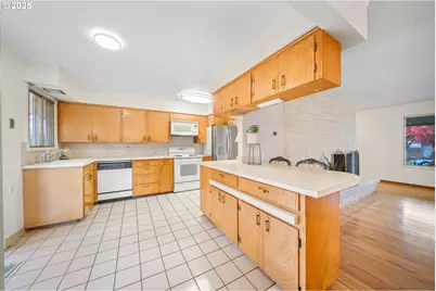 13222 NE Fremont St, Portland, OR 97230 - Photo 7