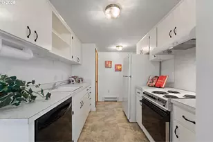 11490 SW Crown Dr, King City, OR 97224 - Photo 13