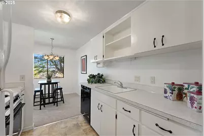 11490 SW Crown Dr #4, King City, OR 97224 - Photo 17