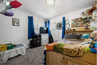 402 N D St, Lowell, OR 97452 - Photo 23