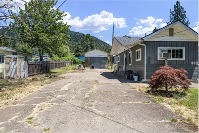 402 N D St, Lowell, OR 97452 - Photo 5