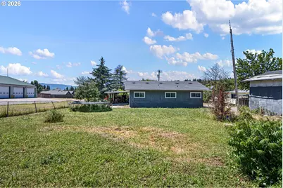 402 N D St, Lowell, OR 97452 - Photo 27