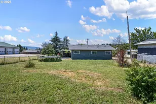 402 N D St, Lowell, OR 97452 - Photo 27
