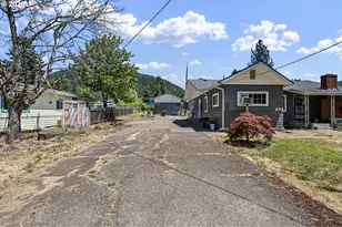 402 N D St, Lowell, OR 97452 - Photo 3