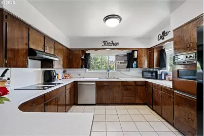 402 N D St, Lowell, OR 97452 - Photo 13