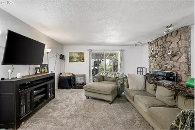 402 N D St, Lowell, OR 97452 - Photo 9