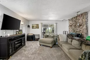 402 N D St, Lowell, OR 97452 - Photo 9