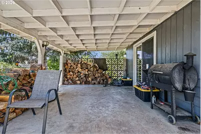 402 N D St, Lowell, OR 97452 - Photo 31