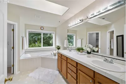 1264 NE Estelle Ct, Hillsboro, OR 97124 - Photo 17
