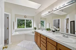 1264 NE Estelle Ct, Hillsboro, OR 97124 - Photo 17