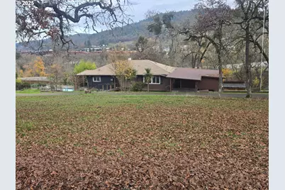 306 McLain Ave, Roseburg, OR 97471 - Photo 1