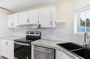 15768 SE Powell Blvd, Portland, OR 97236 - Photo 7