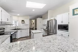 15768 SE Powell Blvd, Portland, OR 97236 - Photo 9