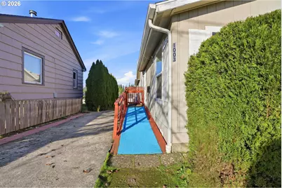 1003 Lord St, Kelso, WA 98626 - Photo 3