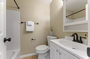 7915 N Exeter Ave, Portland, OR 97203 - Photo 23