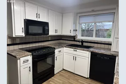 2268 9th St, Springfield, OR 97477 - Photo 7