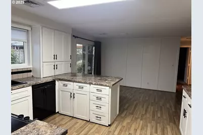 2268 9th St, Springfield, OR 97477 - Photo 9