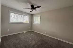 924 SW 33rd St, Pendleton, OR 97801 - Photo 7