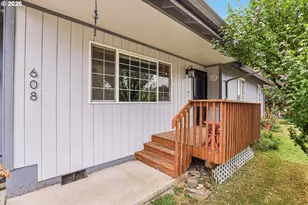 608 SE Sumner St, Camas, WA 98607 - Photo 3
