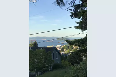907 5th St, Astoria, OR 97103 - Photo 5