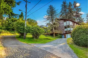 907 5th St, Astoria, OR 97103 - Photo 1