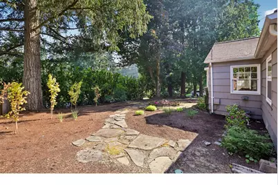 731 SW Maplecrest Dr, Portland, OR 97219 - Photo 43