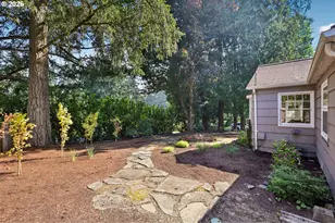 731 SW Maplecrest Dr, Portland, OR 97219 - Photo 43