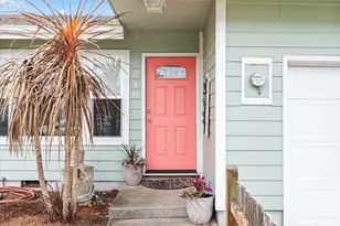 240 NE 10th Ct, Newport, OR 97365 - Photo 3