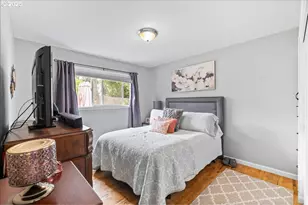 240 NE 10th Ct, Newport, OR 97365 - Photo 17