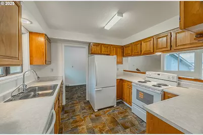 67538 E Bay Rd, North Bend, OR 97459 - Photo 23