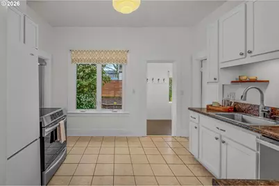 5525 NE Everett St, Portland, OR 97213 - Photo 9