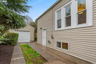 5525 NE Everett St, Portland, OR 97213 - Photo 27