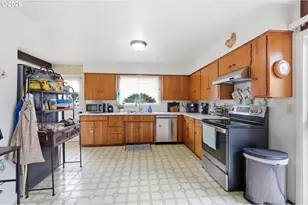 405 Kent St, Drain, OR 97435 - Photo 9